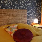 La chambre jaune n'a pas de mystère : elle est confortable et prête à accueillir deux personnes dans son grand lit double (160*200 cm) ! La chambre jaune n'a pas de mystère : elle est confortable et prête à accueillir deux personnes dans son grand lit double (160*200 cm) !