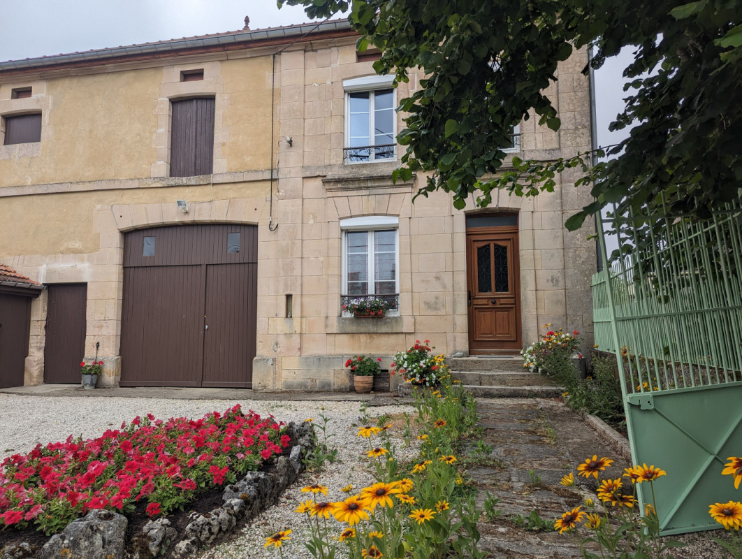 photo 0