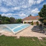 Piscine privative couverte et gite