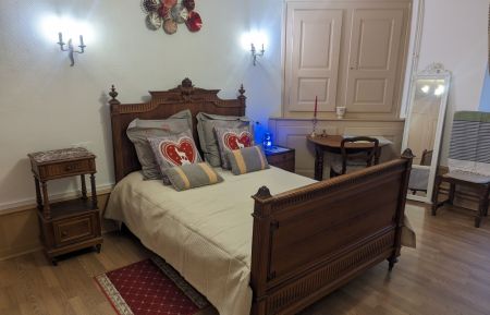 G&icirc;te n&deg;52G390 Bourmont-entre-Meuse-et-Mouzon - Haute-Marne - Chambre &eacute;tage