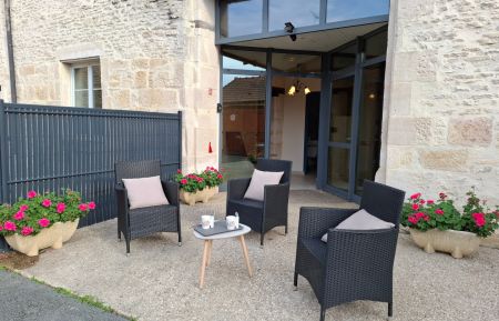 G&icirc;te n&deg;52G438 Villiers-sur-Suize - Haute-Marne - Terrasse