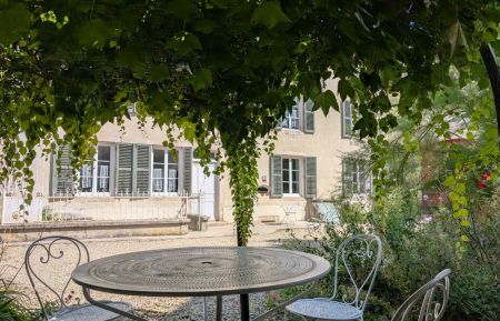 G&icirc;te n&deg;52G443 Dancevoir - Haute-Marne - Ext&eacute;rieur cour ferm&eacute;e