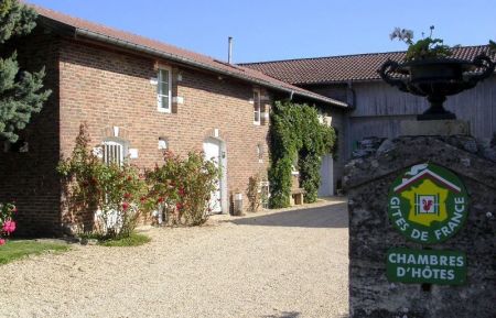 Chambre d'h&ocirc;tes n&deg;52G544 Humb&eacute;court - Haute-Marne - acces et vue exterieure