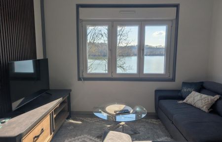 G&icirc;te n&deg;52G7 Changey - Haute-Marne - Salon avec vue sur lac